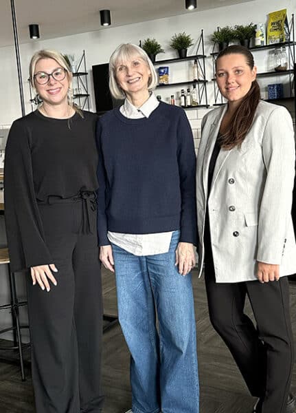 Lea Nuppenau besøger Conscensia-hubben i Warszawa Lea Nuppenau sammen med to kolleger under Systematic Day hos Conscensia i Warszawa.