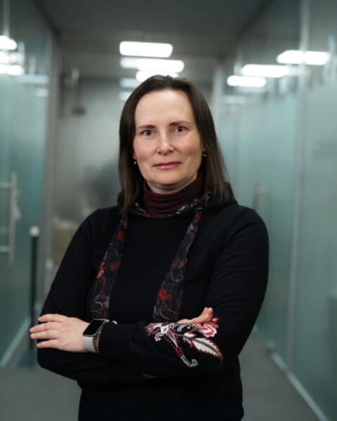 Portræt af Daria Pushynska, ukrainsk tech-professionel i Lviv, der støtter humanitære og samfundsmæssige initiativer under krigen i Ukraine.