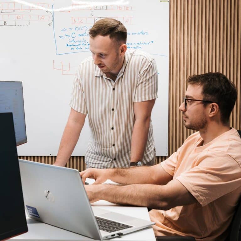 Sådan finder du de rigtige udviklere til dit nearshore udviklingsteam